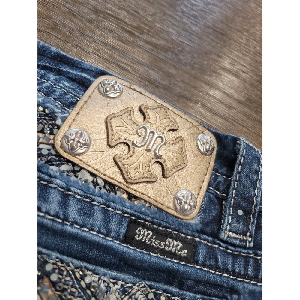 Miss Me Signature Bootcut Rhinestones Whiskered Womens Jeans Size 28 JE8256BL